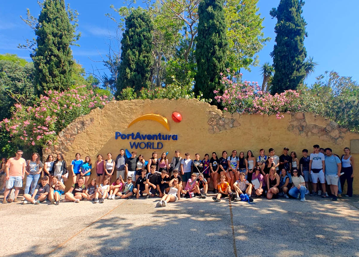 Foto de grup amb els joves participants en la sortida a Can Muscons